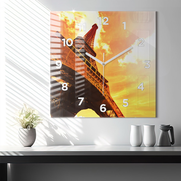 Štvorcové hodiny Eiffelova veža v Paríži