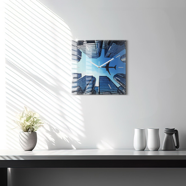 Štvorcové hodiny Lietadlo nad budovami