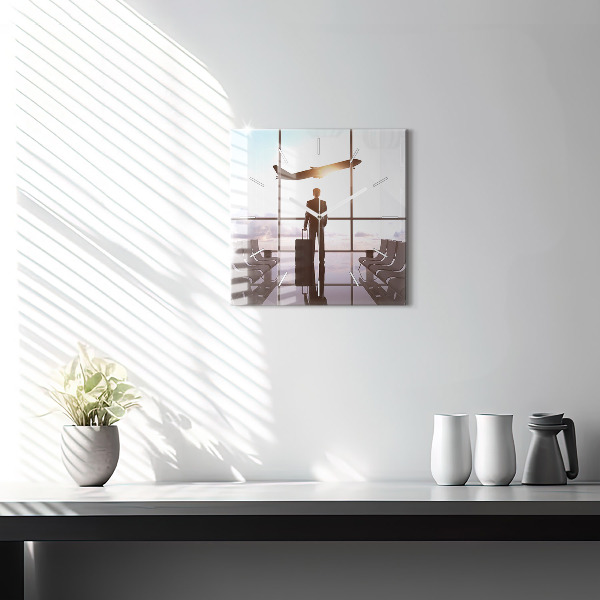 Štvorcové hodiny Muž na letisku