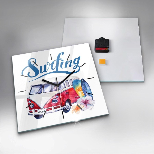 Štvorcové hodiny Auto a nápis Surfing