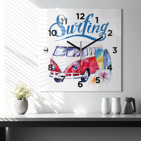 Štvorcové hodiny Auto a nápis Surfing