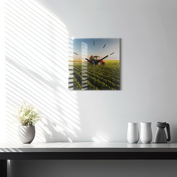 Štvorcové hodiny Traktor v poľnohospodárskej oblasti