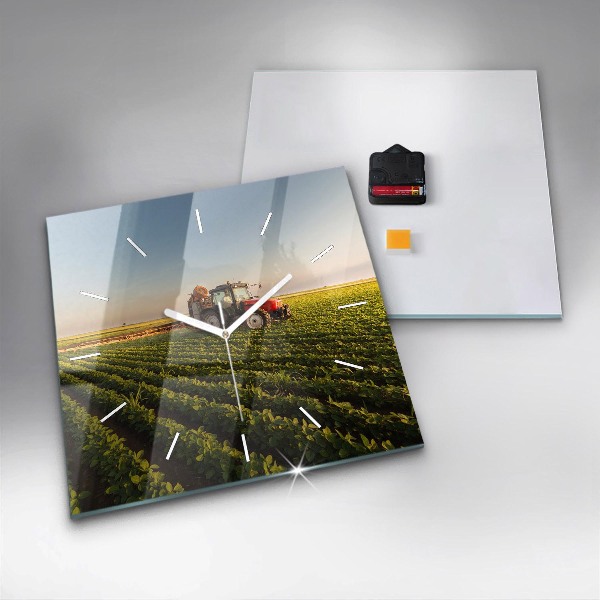 Štvorcové hodiny Traktor v poľnohospodárskej oblasti