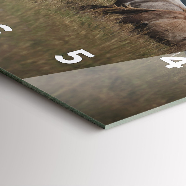 Štvorcové hodiny Kone v cvale