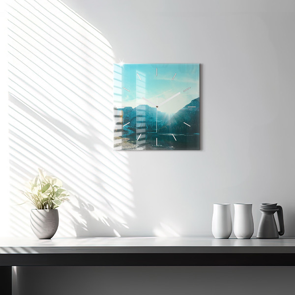 Štvorcové hodiny Hora a rieka v Poľsku