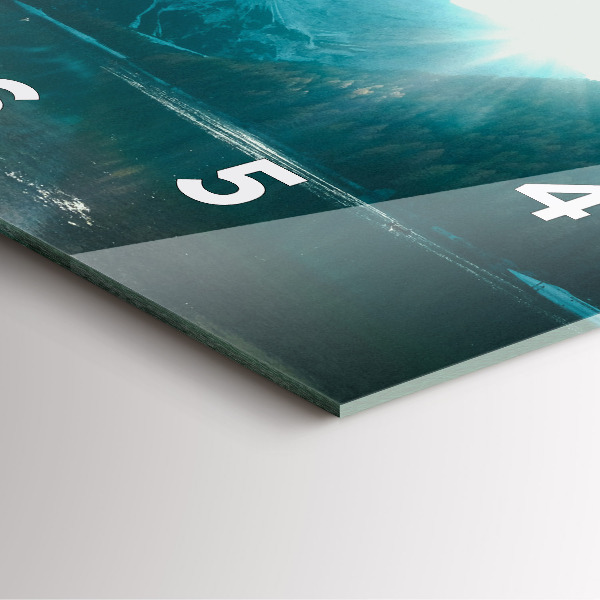 Štvorcové hodiny Hora a rieka v Poľsku