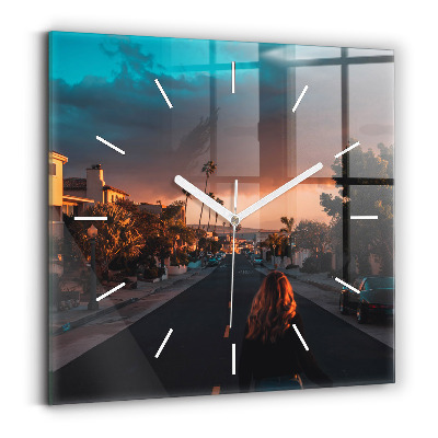 Štvorcové hodiny Žena na ceste