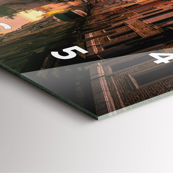 Štvorcové hodiny Pohľad na kanál v meste