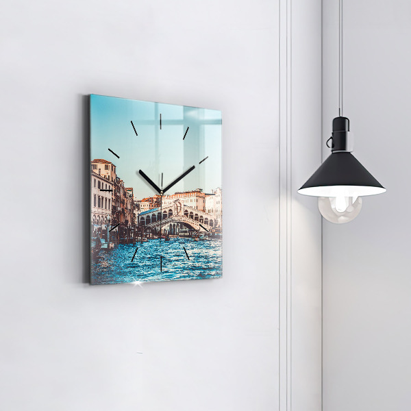 Štvorcové hodiny Most Rialto v Benátkach