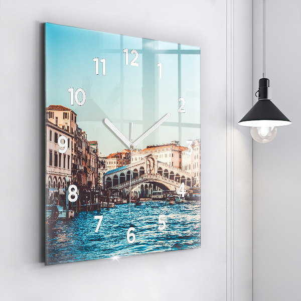Štvorcové hodiny Most Rialto v Benátkach
