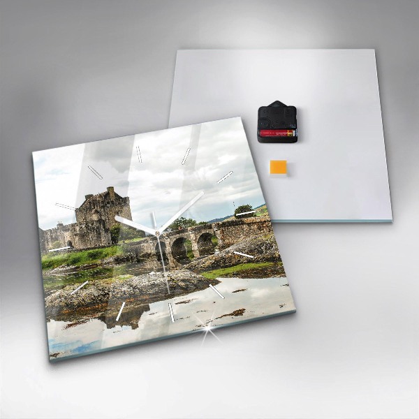 Štvorcové hodiny Hrad Eilean Donan v Škótsku