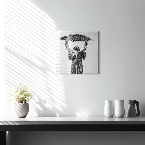 Štvorcové hodiny Socha slobody v Budapešti