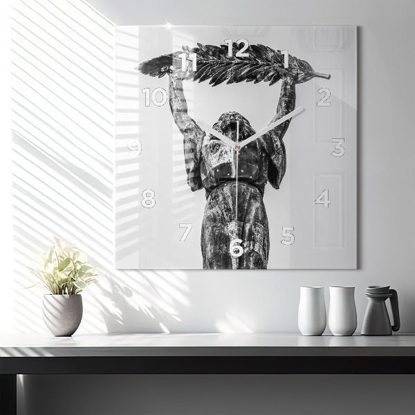 Štvorcové hodiny Socha slobody v Budapešti