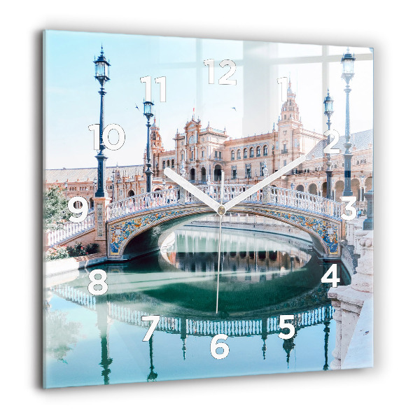 Štvorcové hodiny Plaza de España v Seville