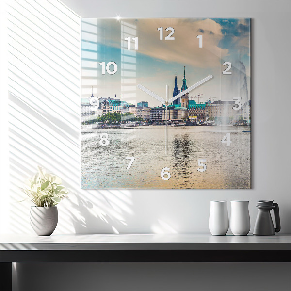 Štvorcové hodiny Binnenalster v Hamburgu