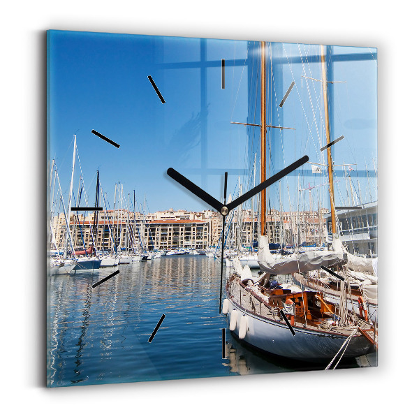 Štvorcové hodiny Marina v Marseille vo Francúzsku