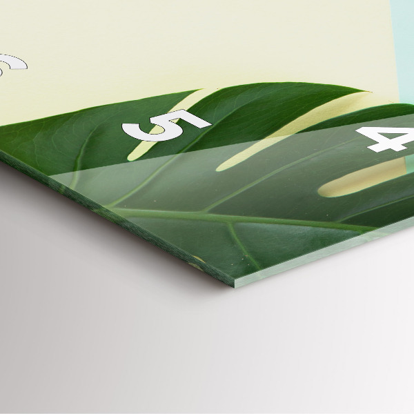 Štvorcové hodiny Monstera odchádza