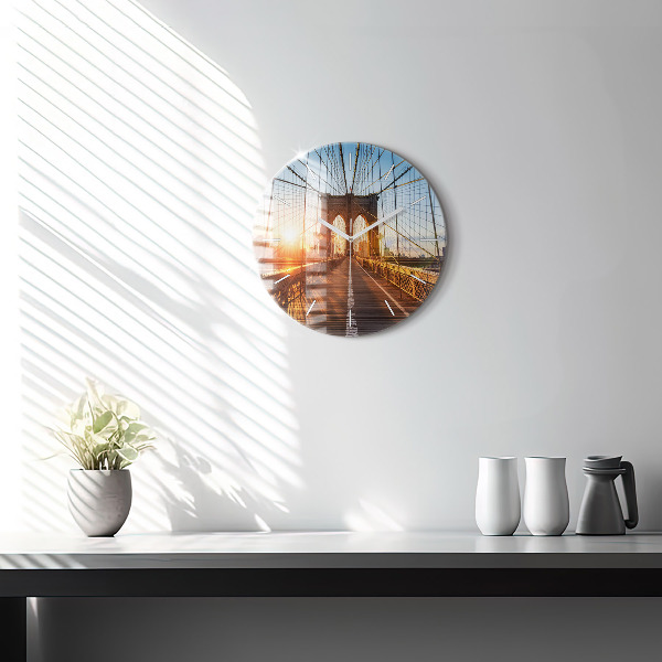 Okrúhle hodiny Brooklynský most NYC