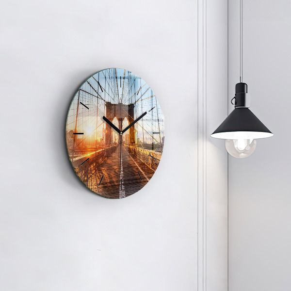 Okrúhle hodiny Brooklynský most NYC