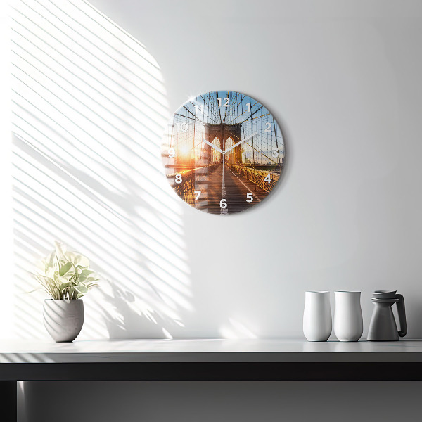 Okrúhle hodiny Brooklynský most NYC