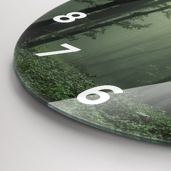 Okrúhle hodiny Ráno hmlový les