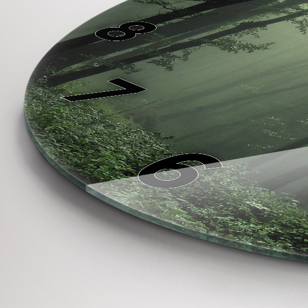 Okrúhle hodiny Ráno hmlový les