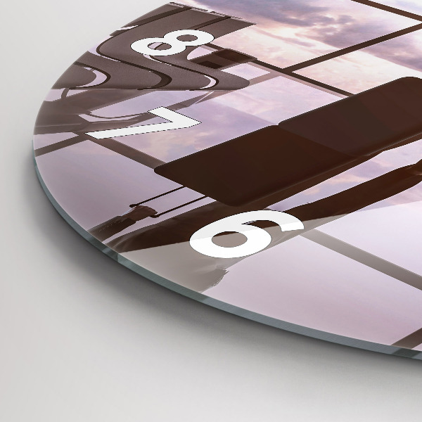 Okrúhle hodiny Muž na letisku