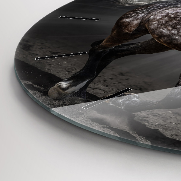 Okrúhle hodiny Cválajúci kôň