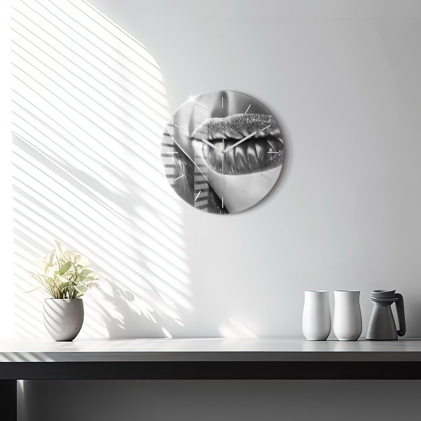 Okrúhle hodiny Ženské ústa