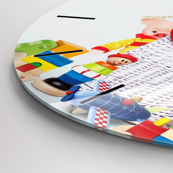 Okrúhle hodiny Prútený košík s hračkami