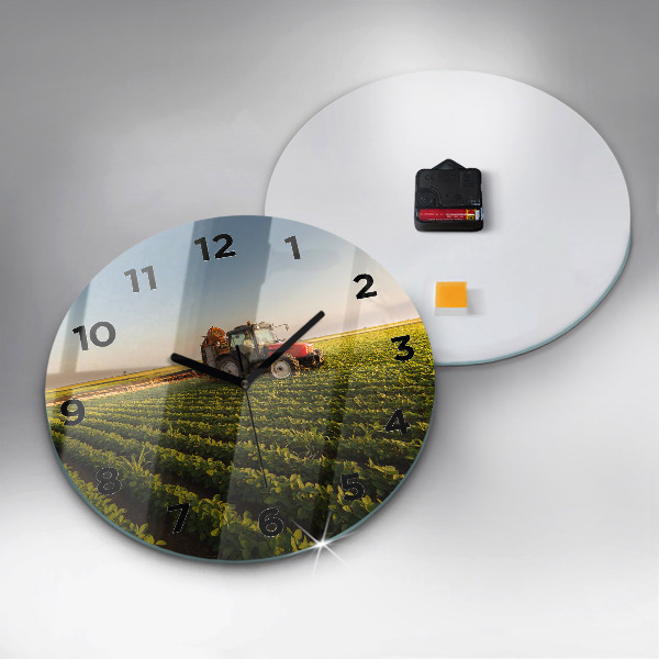 Okrúhle hodiny Traktor v poľnohospodárskej oblasti