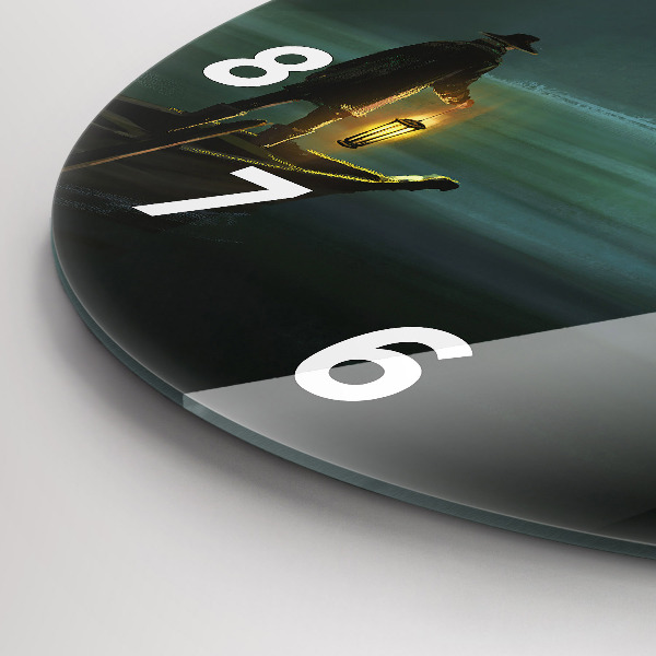 Okrúhle hodiny Muž a monštrum v močiari