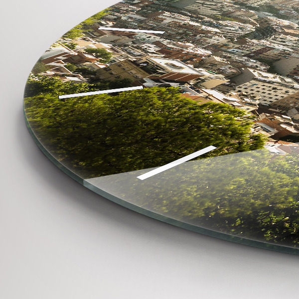 Okrúhle hodiny Pohľad z Barcelony na Montjuic