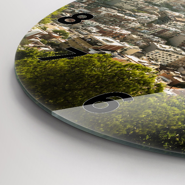 Okrúhle hodiny Pohľad z Barcelony na Montjuic