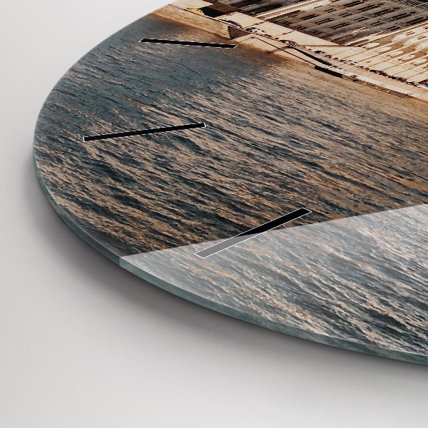 Okrúhle hodiny Parlament v Budapešti