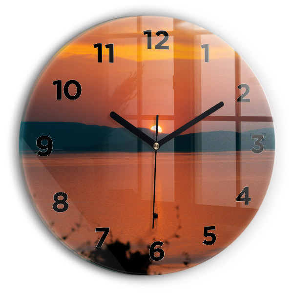 Okrúhle hodiny Balaton vo večerných hodinách