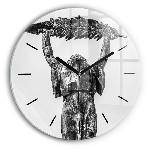 Okrúhle hodiny Socha slobody v Budapešti