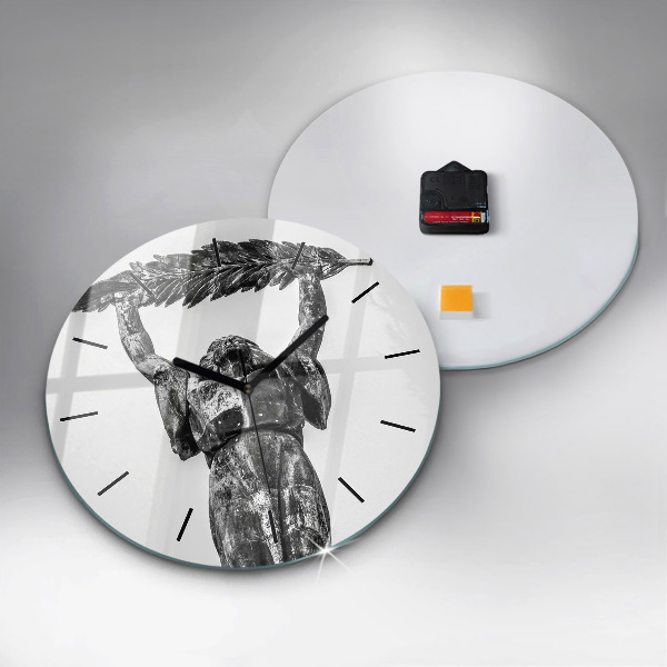 Okrúhle hodiny Socha slobody v Budapešti