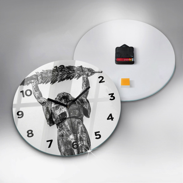 Okrúhle hodiny Socha slobody v Budapešti