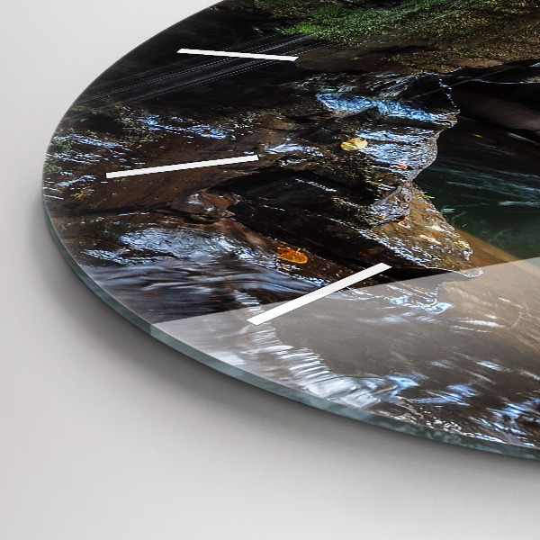 Okrúhle hodiny Vodopád a skaly Islandu