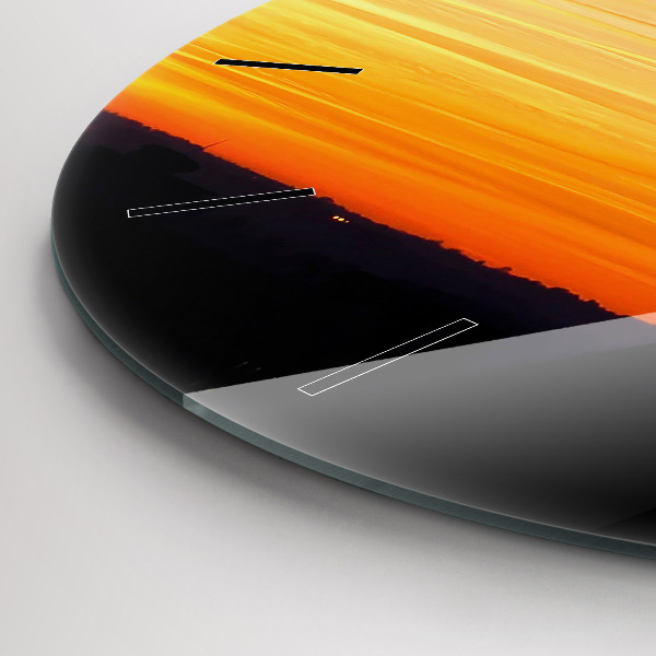 Okrúhle hodiny Budova a západ slnka