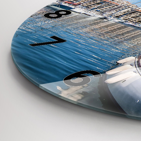 Okrúhle hodiny Marina v Marseille vo Francúzsku