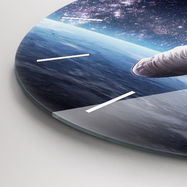Okrúhle hodiny Astronaut nad zemou