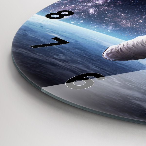 Okrúhle hodiny Astronaut nad zemou