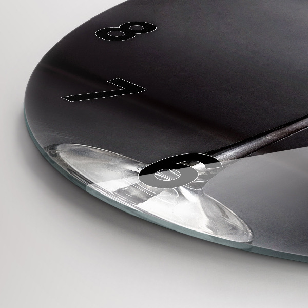 Okrúhle hodiny Pohár vína